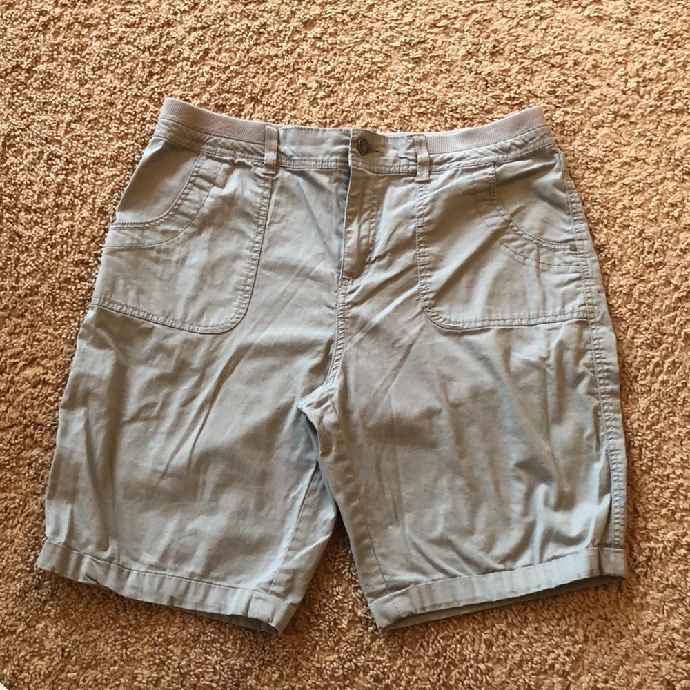 🐰🐰GRAY BERMUDA SHORTS - Sz 12